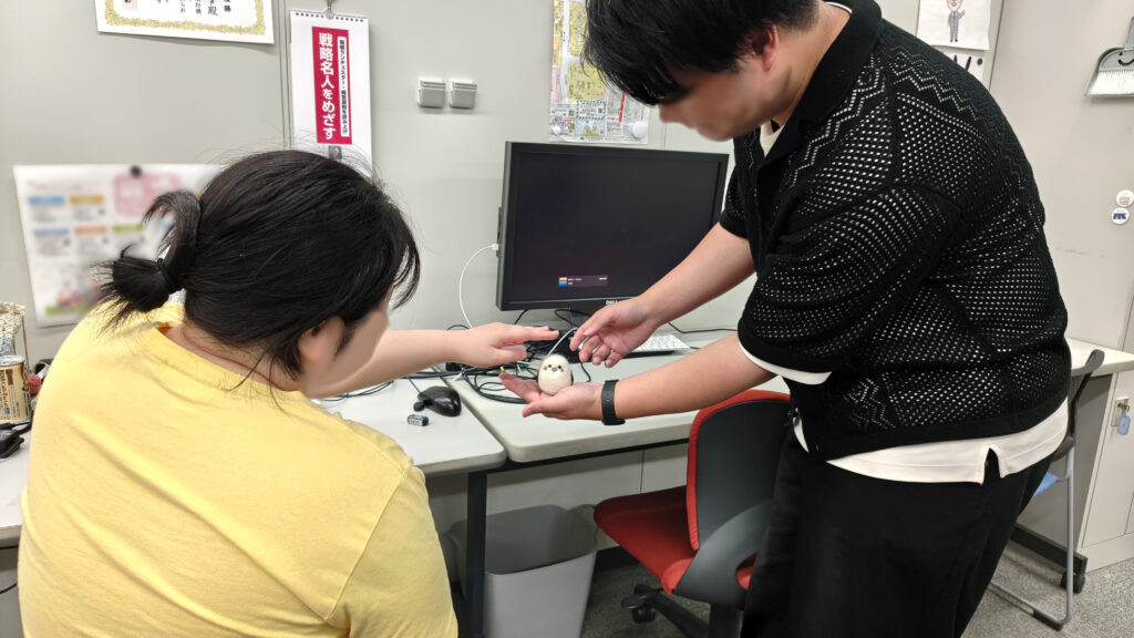 出来上がった羊毛フェルトで和やかな雰囲気！