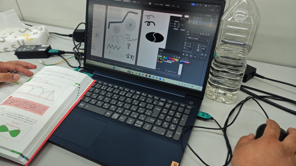テキストを使って、集中して学んでおられます……